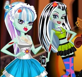 Play Monster High Doctor Cabinet Game
