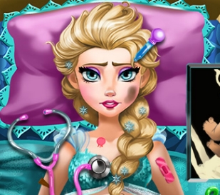 Play Pregnant Elsa Emergency Game