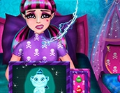 Play Draculaura Baby Birth Game