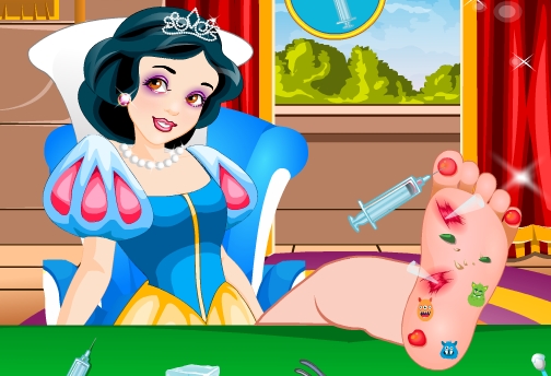 Play Snow White Foot Injury Game