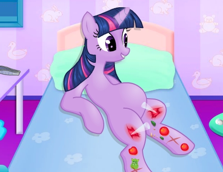 Play Pregnant Twilight Sparkle Foot Doctor Game