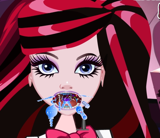 Play Monster High Throat Care Game
