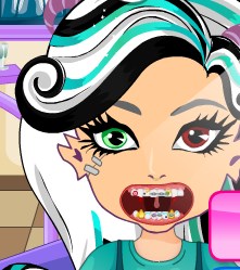 Play Vampire Clan Visiting Dentist Game