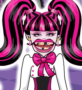 Play Draculauras Perfect Teeth Game