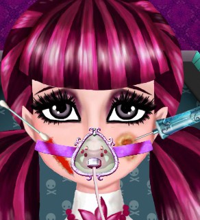 Play Draculaura Surgery Game